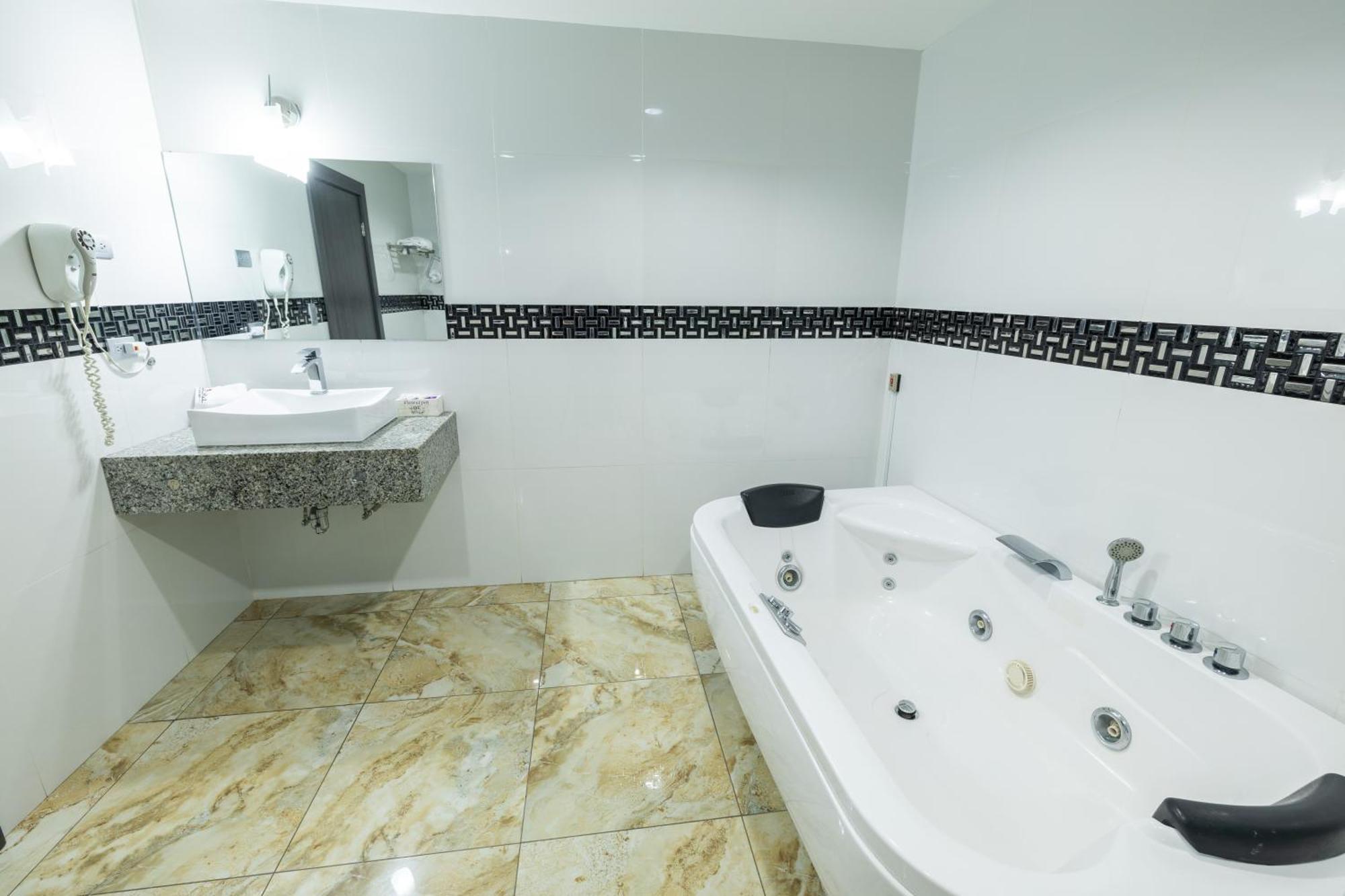 Basha Hotel & Restaurant Сан Педро Сула Екстериор снимка